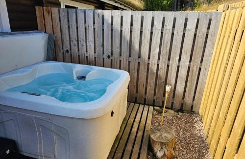Blairgowrie Cabin | Kaoglen Zen-Feature Bath-Dunkeld-Route 500