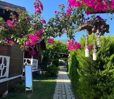 Karaoz Bed & Breakfast | Karaöz Ada Bungalows & Villa