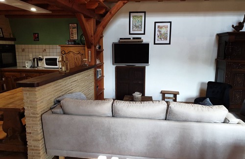 Saint-Avit-Senieur House | Karakteristiek huis met zwembad en privétuin in een groene omgeving.