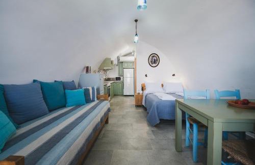 Kalyves House | Karavos View - An artists' hideaway Paradise