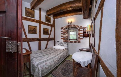 Fabryczna Bed & Breakfast | Karczma Rzym DWÓR