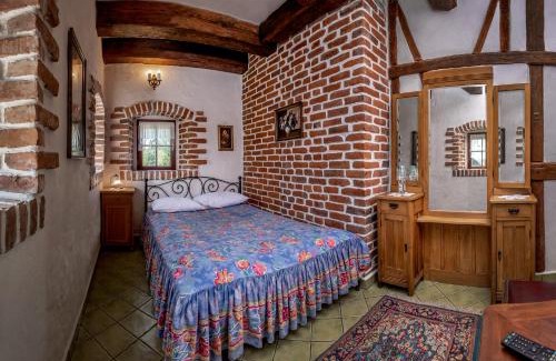 Fabryczna Bed & Breakfast | Karczma Rzym DWÓR