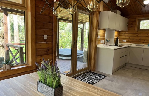 St Leonards Cottage | Karelia - Luxury Finnish Log Cabin w/Hot-tub