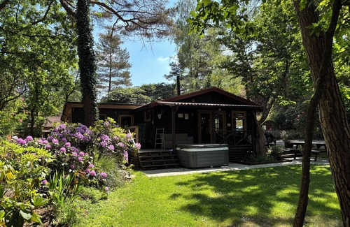 St Leonards Cottage | Karelia - Luxury Finnish Log Cabin w/Hot-tub