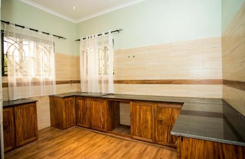 Manyoni House | karibucottage&safari