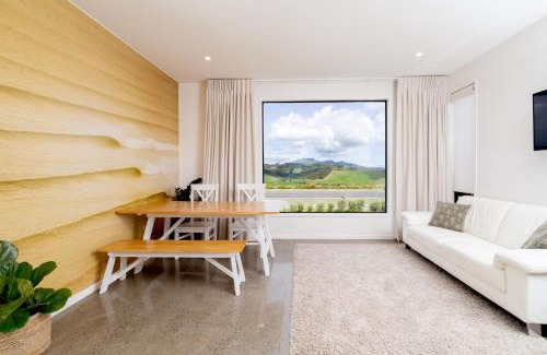 Raglan House | Karioi Mountain View