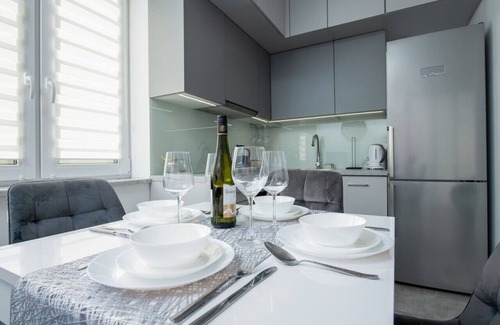 Stare Miasto District Apartment | Karpia Two-Bedroom Apt - 50m2, Parking, Balcony - by Rentujemy