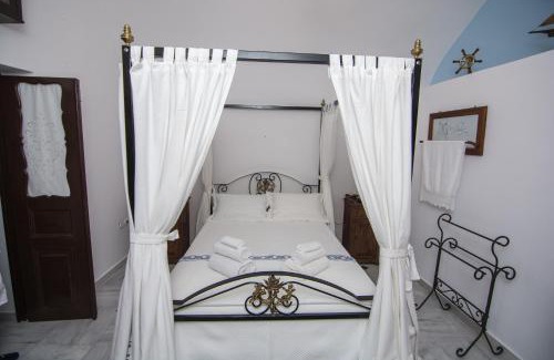 Episkopi Gonias House | Karpimo Vineyard Villa with Heated Pool