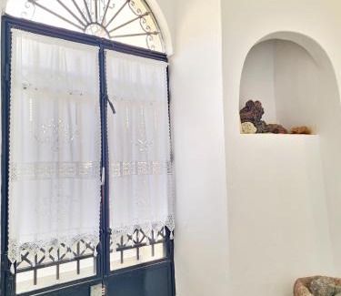 Episkopi Gonias House | Karpimo Vineyard Villa with Heated Pool