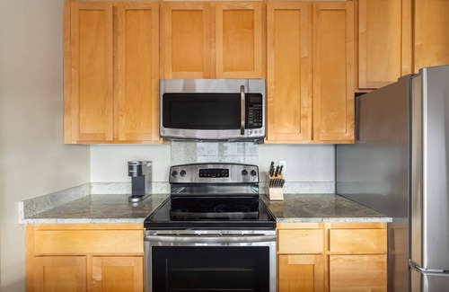Northwest Bellevue Apartment | Kasa | Classic 2BD + Free Parking | Bellevue
