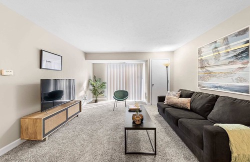 Northeast South Bend Apartment | Kasa | Inviting 2BD, Near Notre Dame | South Bend