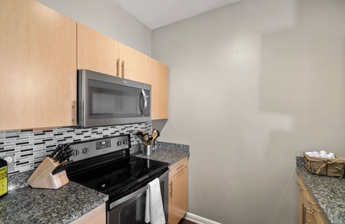 Legacy Park Apartment | Kasa | Modern 1BD + Gym Access | Plano