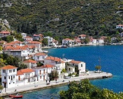 Trikeri House | Kassi's seaside escape