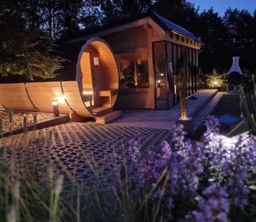 Suleczyno House | Kaszubska Kryjówka - Komfortowy 8 osobowy Domek w sercu Kaszub - Jacuzzi, Sauna, Rowerek Wodny, Jezioro, Las, Salon Gier!