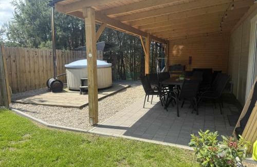 Sulecki Borek House | KASZUBY Oliwkowy domek Niesiołowice na Kaszubach Balia z Jacuzzi Jeziora lasy