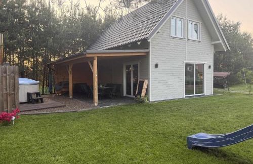 Sulecki Borek House | KASZUBY Oliwkowy domek Niesiołowice na Kaszubach Balia z Jacuzzi Jeziora lasy