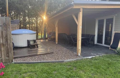Sulecki Borek House | KASZUBY Oliwkowy domek Niesiołowice na Kaszubach Balia z Jacuzzi Jeziora lasy