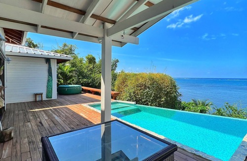 Roatan House | Kathathu del Mar: oceanfront 2 bedroom house with AC, WiFi, hot tub and pool.
