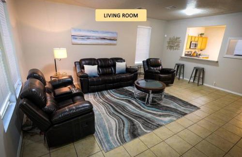 Barker House | Katy TX 3 Bedrooms 5 Beds - Sandelford