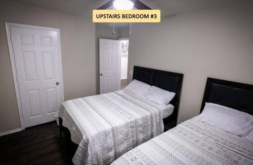 Barker House | Katy TX 3 Bedrooms 5 Beds - Sandelford