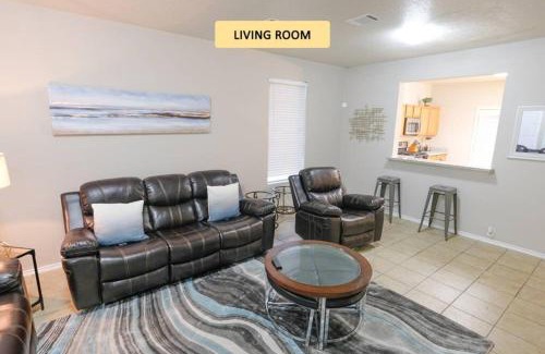 Barker House | Katy TX 3 Bedrooms 5 Beds - Sandelford