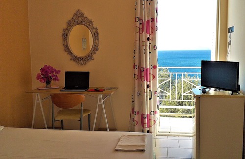 Kontos Hotel | Kavos Bay Seafront Hotel