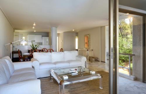 Vouliagmeni Apartment | Kavouri Flat
