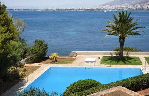Vouliagmeni Apartment | Kavouri Flat