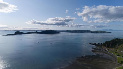 Kawakawa Bay House | Kawakawa Bay Beach Bliss - Auckland Holiday Home