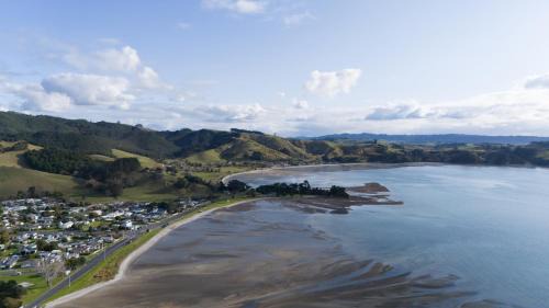 Kawakawa Bay House | Kawakawa Bay Beach Bliss - Auckland Holiday Home