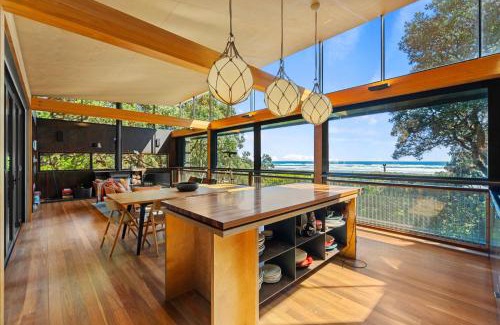 Piha House | Kawakawa House - Piha Holiday Home