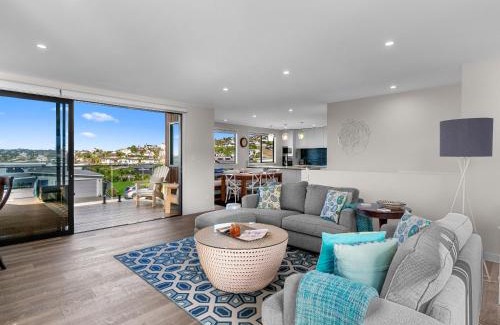 Snells Beach House | Kawau Bay Escape - Snells Beach Holiday Home
