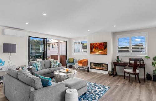 Snells Beach House | Kawau Bay Escape - Snells Beach Holiday Home