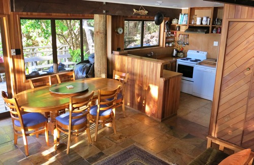Kawau Island House | Kawau Island Treetop and Waterfront Holiday Home