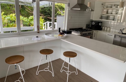 Kawau Island Resort | Kawau Lodge - Kotuku Master Suite plus 5 bedrooms