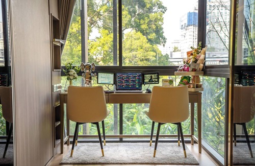 Khlong Tan Apartment | Kaws-Themed 5-Star Luxury Apt/King Bed l Thong Lor