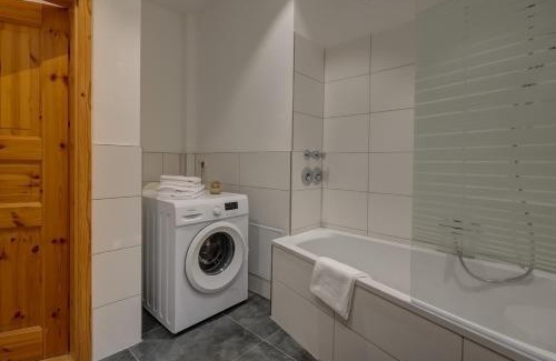 Oberhausen Apartment | Kaza Guesthouse, centrally located 2 & 3 bedroom Apartments in Augsburg