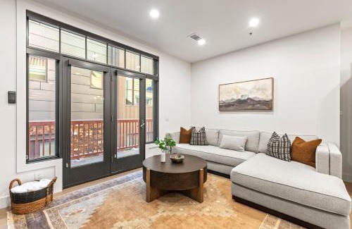 Downtown Park City Apartment | KBM Resorts Lift Lodge Walk to Ski Lift Elevator Access On Main St Hot Tub Restaurants Parking views LLC-103