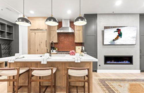 Downtown Park City Apartment | KBM Resorts Lift Lodge Walk to Ski Lift Elevator Access On Main St Hot Tub Restaurants Parking views LLC-103