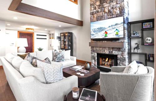 Deer Valley House | KBM Resorts Upgraded Easy walk to Main St Close to Deer Valley hot tub gas fireplace BCC-1101