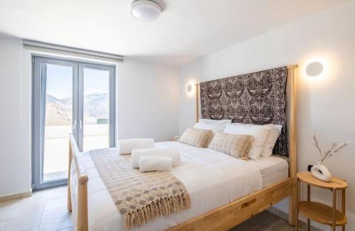 Pisses Villa | Kea 360 VILLAS- Dionysos Den