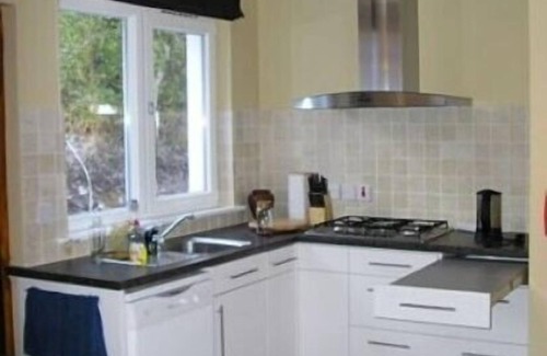 Templenoe House | Keenly priced 4* cottage. Great views over Kenmare Bay to Caha Mts. Free WiFi