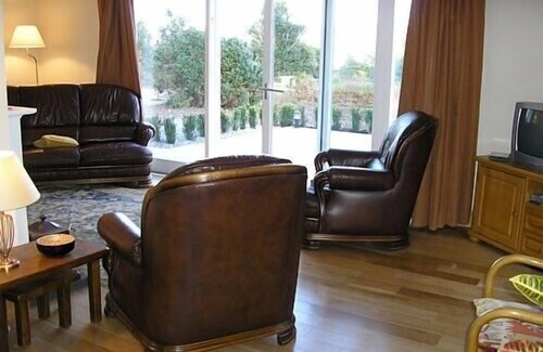 Templenoe House | Keenly priced 4* cottage. Great views over Kenmare Bay to Caha Mts. Free WiFi