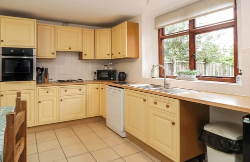 Aymestrey Cottage | KEEPERS COTTAGE, family friendly, with a garden in Shobdon
