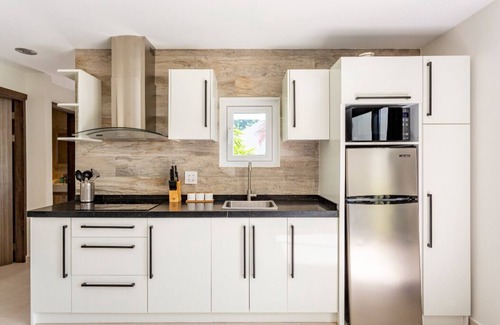 Washington Apartment | Keito 2BR APT #K3-3 min to Palm Beach-Sleeps 4