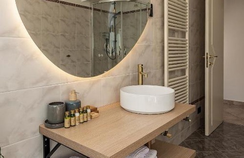 Vado Ligure Apartment | Kejani attic apt Scenic Views, Lux bath, Fast Wi-fi