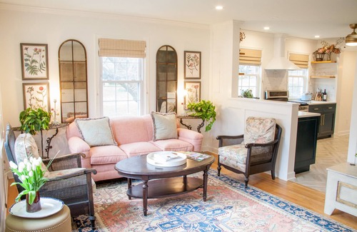 North Downtown House | Kelly Cottage-Lovely Light Filled Home in Downtown Charlottesville - Extended Stay