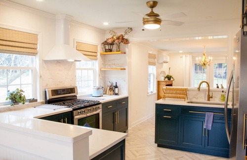 North Downtown House | Kelly Cottage-Lovely Light Filled Home in Downtown Charlottesville - Extended Stay