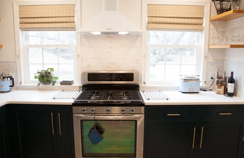 North Downtown House | Kelly Cottage-Lovely Light Filled Home in Downtown Charlottesville - Extended Stay