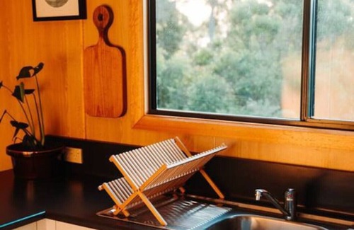 White Beach House | Kelp Cabin - intimate, calm and restful